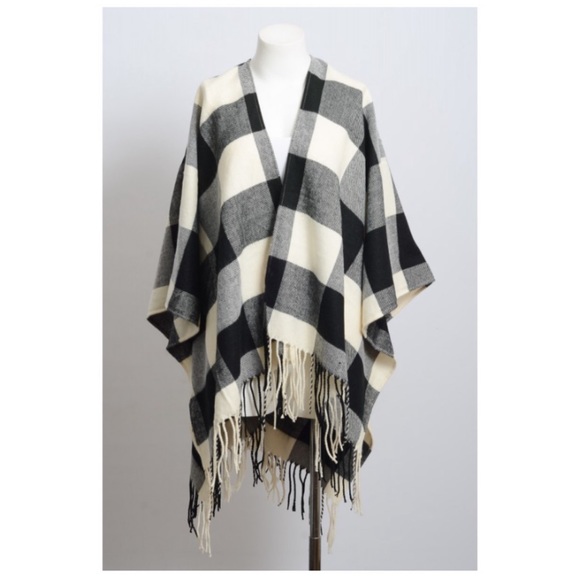 Sample Sale 5 Star Rated 🌟New Cozy Chic Plaid Fringe Poncho - Picture 9 of 10